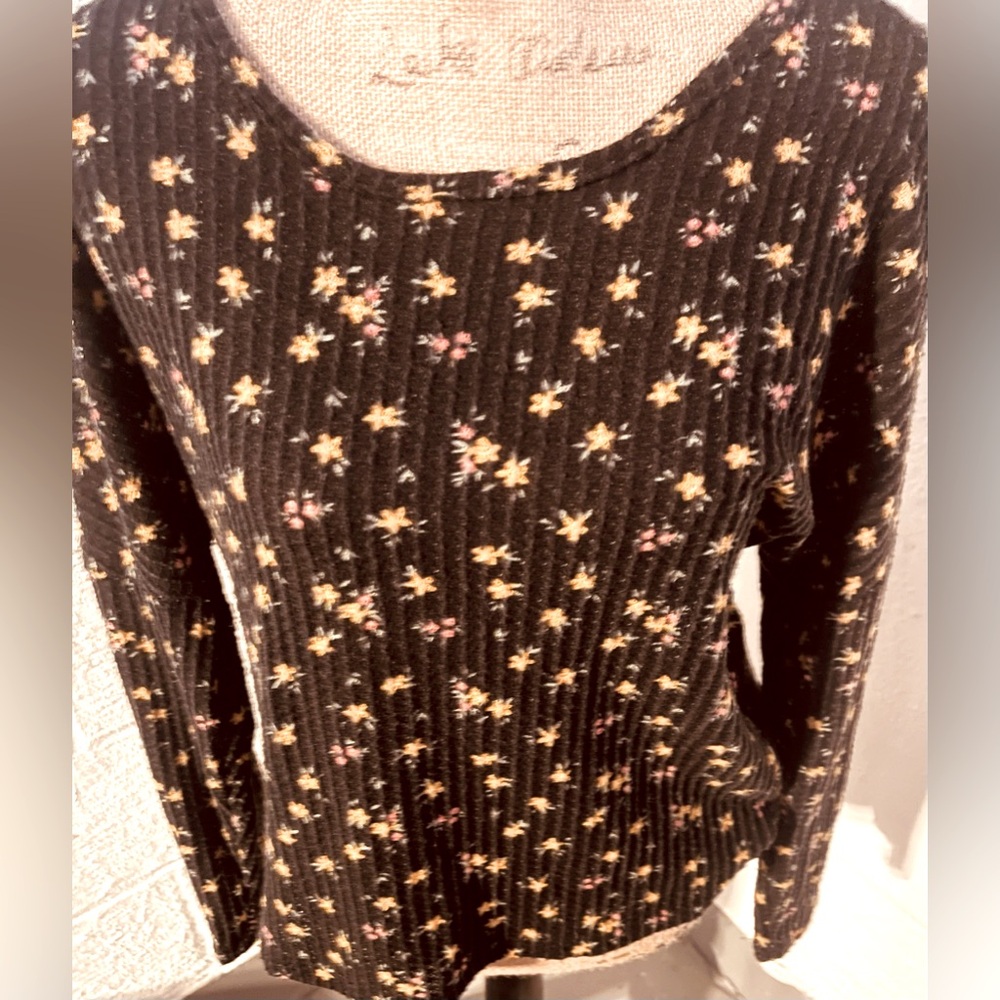 Vintage Discreet Floral Ribbed Long Sleeve open back Top